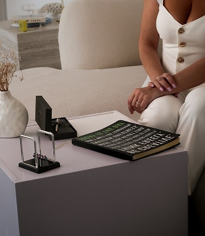 Зміни партнера, повторювані сценарії і навіть долі в роду, невпевненість у собі і завтрашньому дні/страх невідомості, почуття провини або сорому, непорозуміння і конфлікти в сім'ї, на роботі, сценарії, що повторюються, фінансові труднощі, неможливість проявити себе і заявити про себе, страх смерті, втрата життєвих сил, відсутність